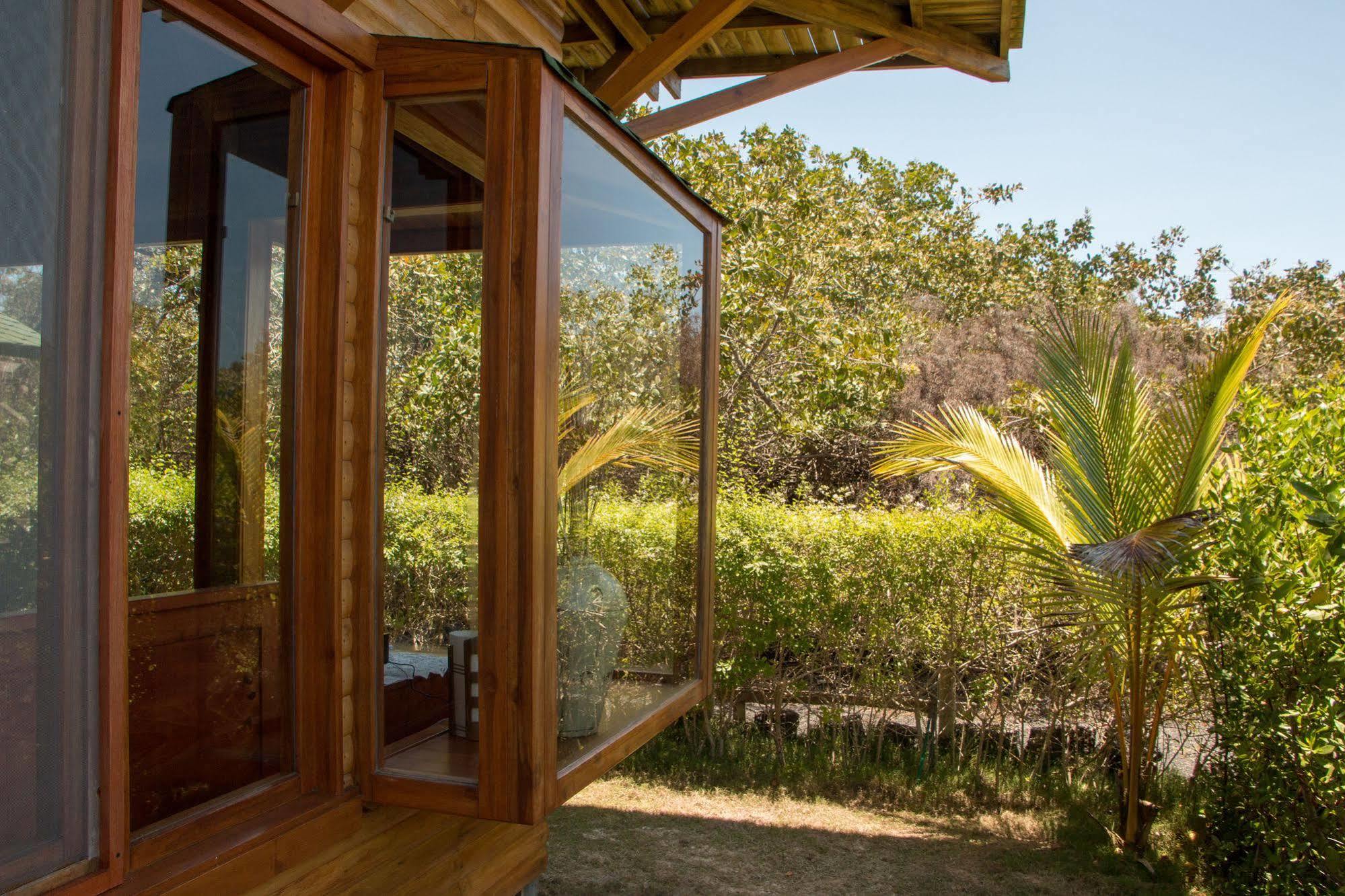 Chez Manany Galapagos Ecolodge Puerto Villamil Exteriör bild